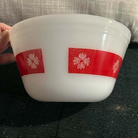 Federal Glass Red and White gingham band pattern milk glass mixing bowl - Picture 2 of 7